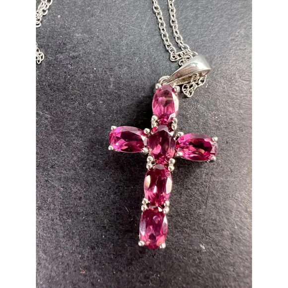 Raspberry rhodolite garnet cross pendant and chain necklace in sterling silver - Picture 2 of 16
